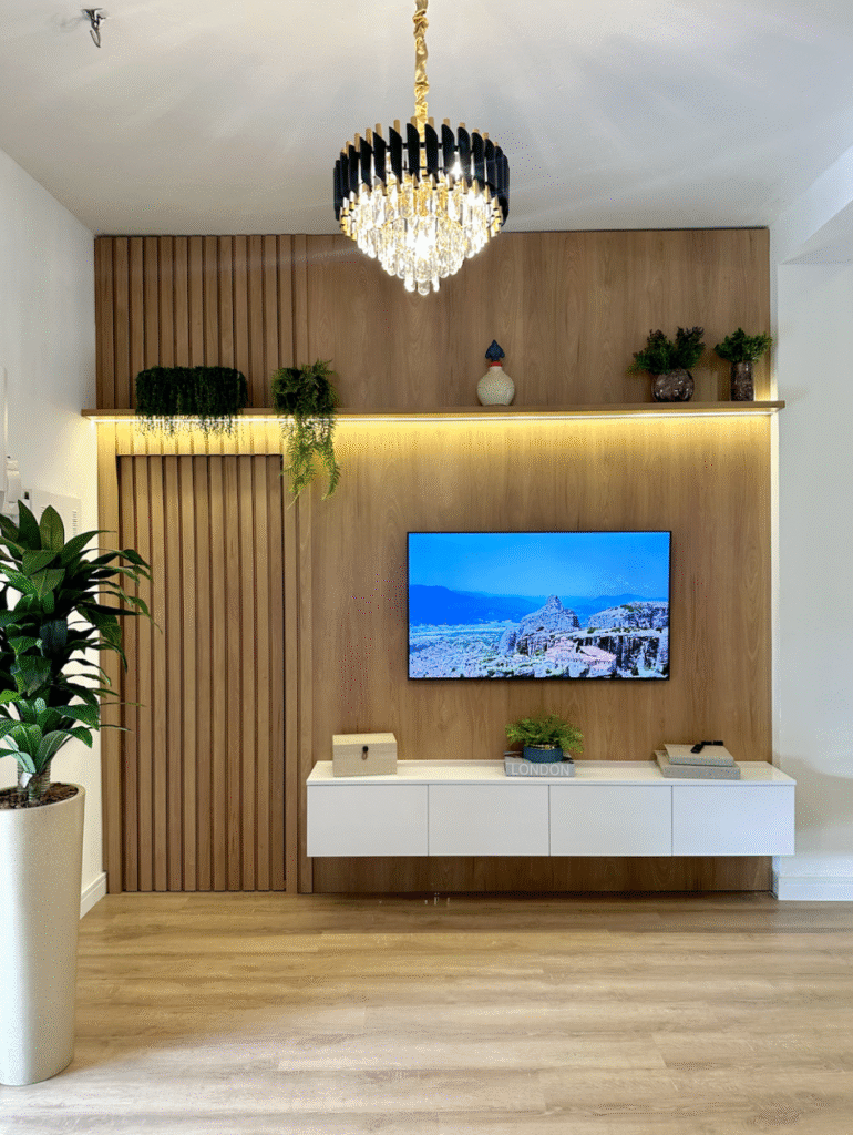 Sala de tv ampla na casa de repouso Castellare, em São Paulo.