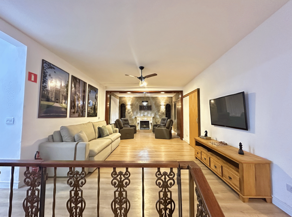 Casa de repouso em São Paulo, com amplo espaço interno, garantindo maior conforto e segurança para os residentes.