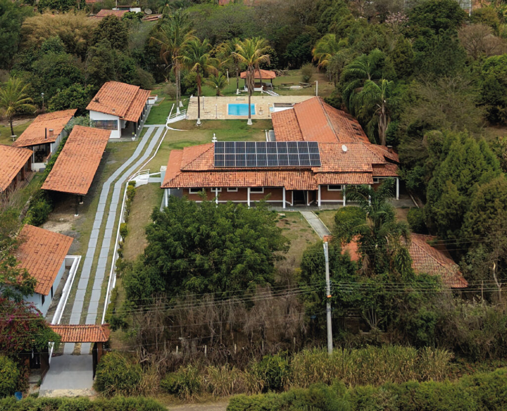Foto da fachada da estrutura do Castellare Residencial Sênior. Uma casa de repouso para idosos, de alto padrão, localizado em Boituva, São Paulo.